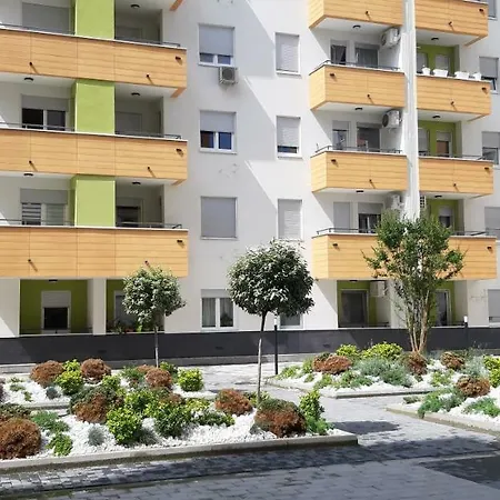 Lux Free Garage Novi Sad